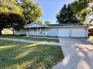 308 N Alexander St, Clinton, IL 61727