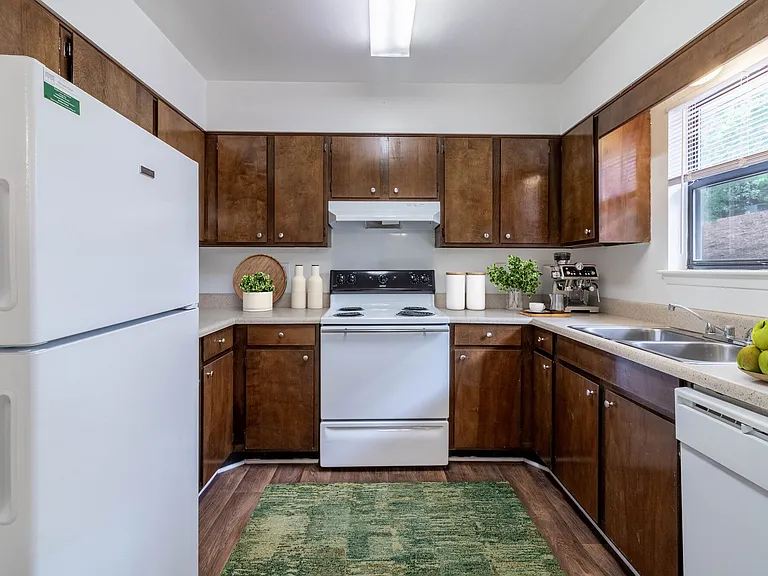 Tanglewood Apartments — Photo 8