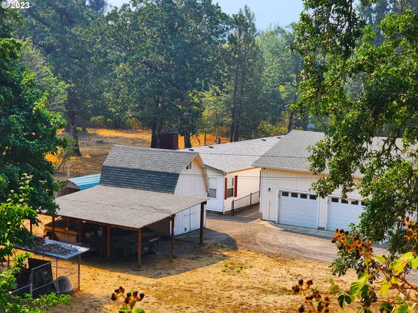 48462 Railroad Ave, Oakridge, OR 97463