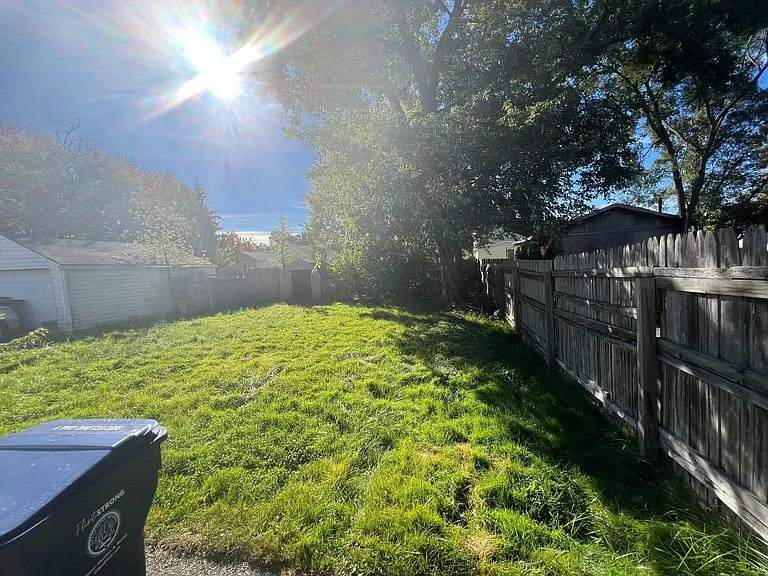 3701 N Whitney Ave — Photo 12