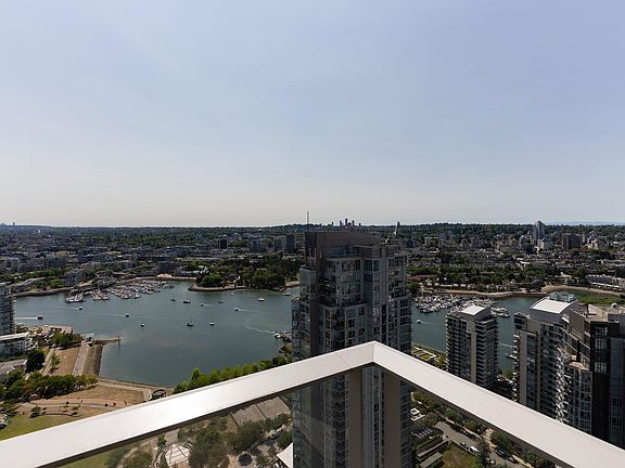 3rd image of 499 Pacific St #4201