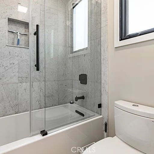 32 Dauphin — Photo 42