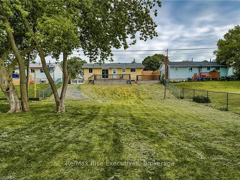 631 Aylmer Cres #1 — Photo 20