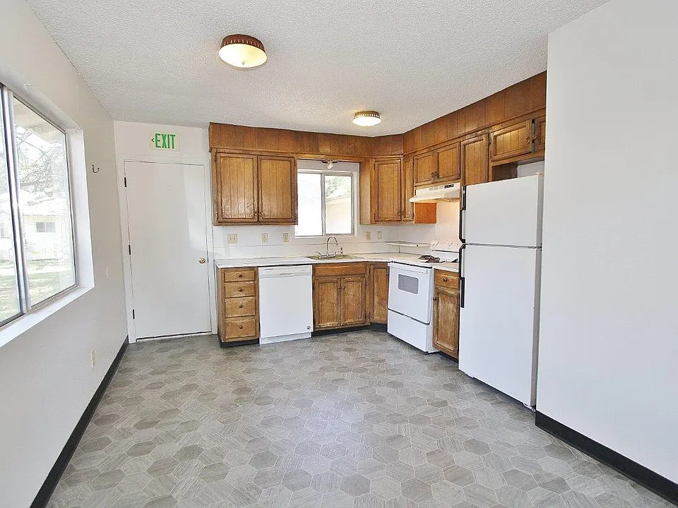 1505 E Beech St #1505