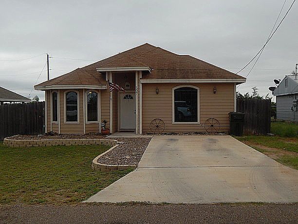 1st image of 507 Flores Dr