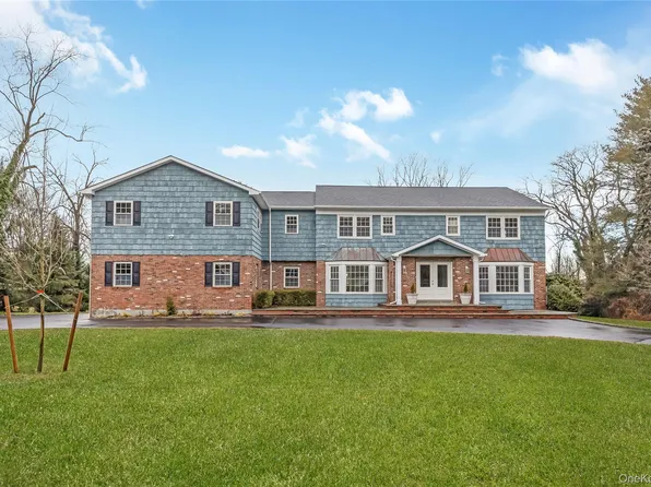 20 Rolling Dr, Glen Head, NY 11545