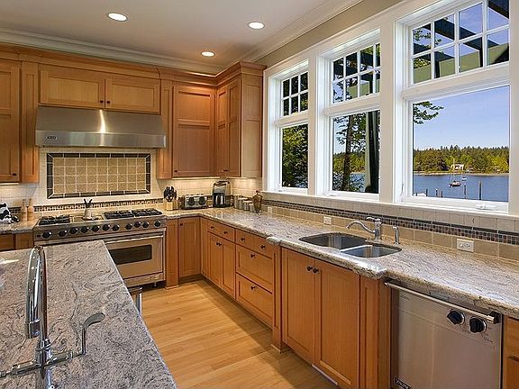 4th image of 9250 Allens Cove Ln NE