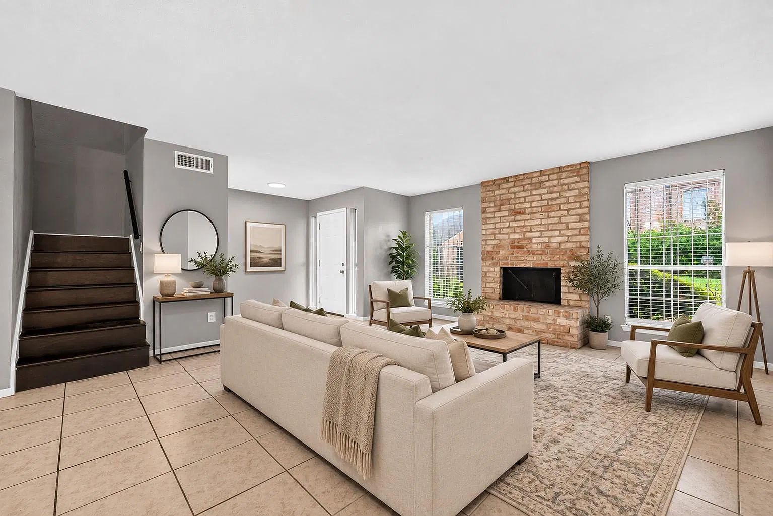 3 bed, 2.0 bath, 1736 sqft, $1,800 — Photo 1