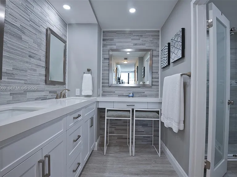 3505 S Ocean Dr #Penthouse 12 — Photo 10
