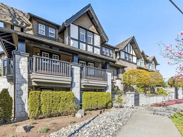 116 W 23rd St #207, North Vancouver, BC V7M 2A9