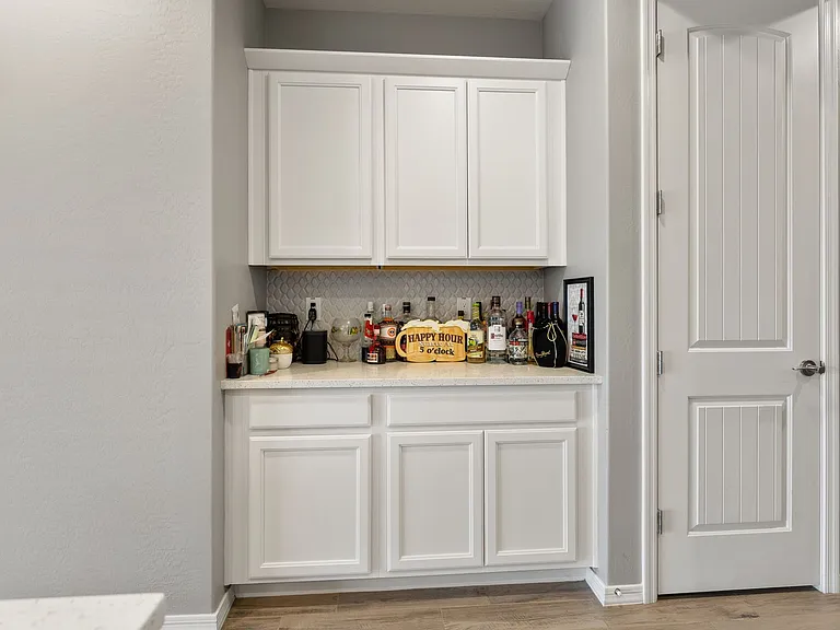 3859 E Welton Ln — Photo 8