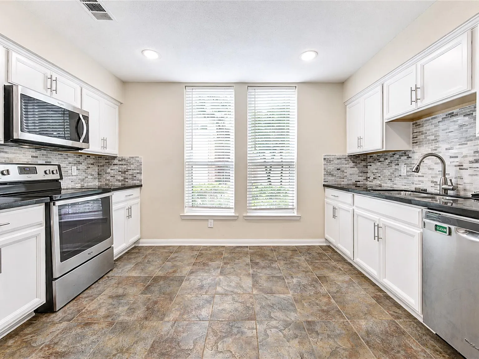 2 bed, 2.5 bath, 1680 sqft, $2,250 — Photo 3
