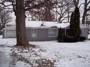 910 S Calhoun St, Aurora, IL 60505