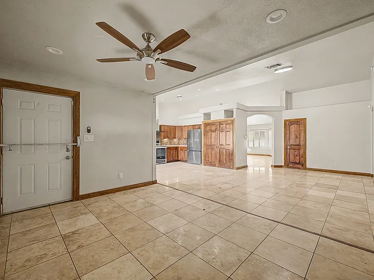 8544 W Holly St — Photo 44