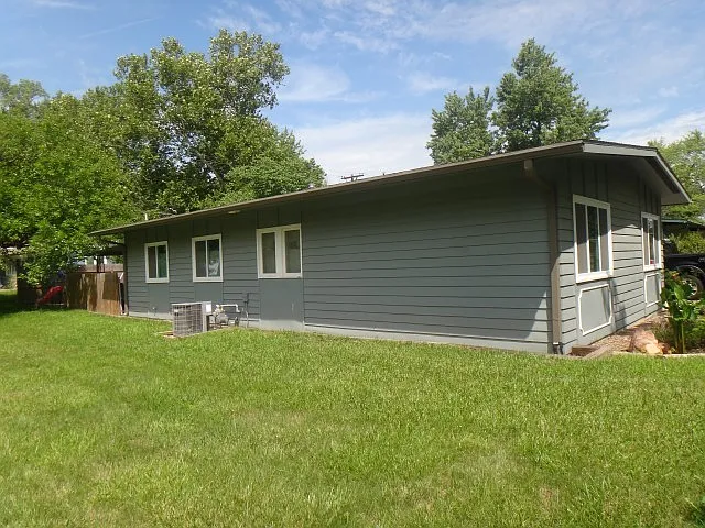 1711 SW Kent Pl — Photo 3