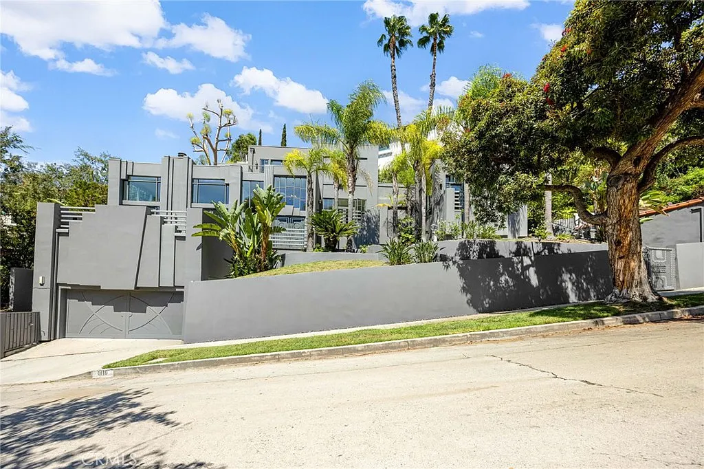 3 bed, 4155 sqft, $16,500 — Photo 1