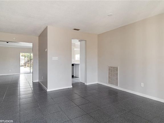 5th image of 4273 Harbour Ln