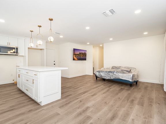 4th image of 2022 E Norma Ave
