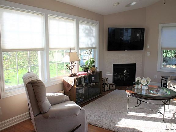 3rd image of 3226 Gove Dr