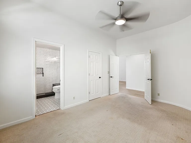 4 Mandalay Ct — Photo 13