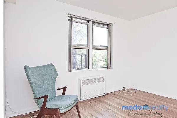 Sold by Moda Realty | media 32