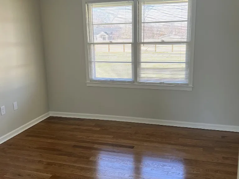 705 Hampton Dr — Photo 13