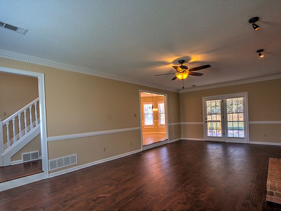 3rd image of 8376 Woolrich Dr