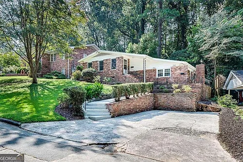 801 Marstevan Dr NE Photo 1