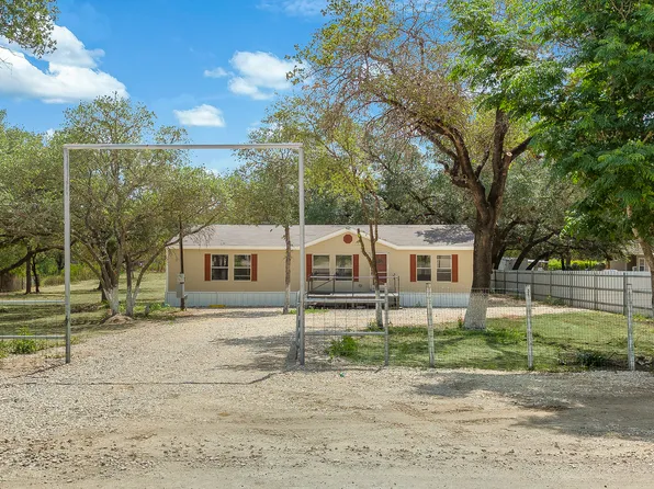 823 County Road 6850, Lytle, TX 78052