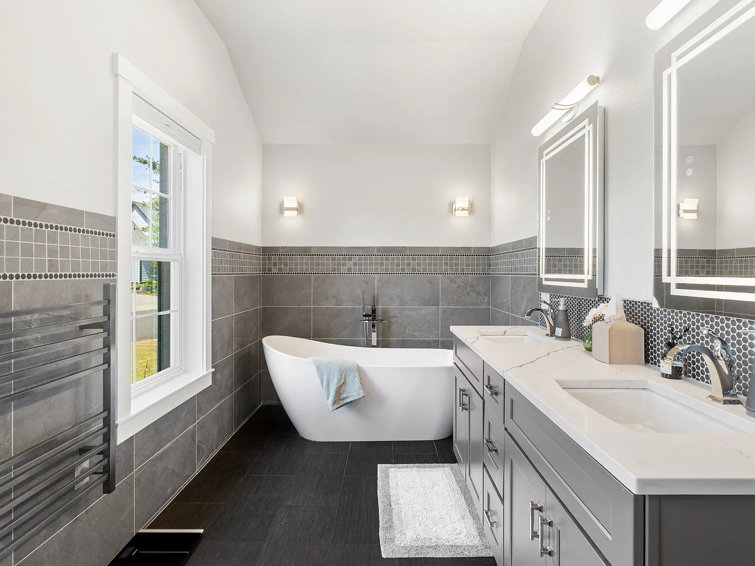 5 bed, 3380 sqft, $6,100 — Photo 2