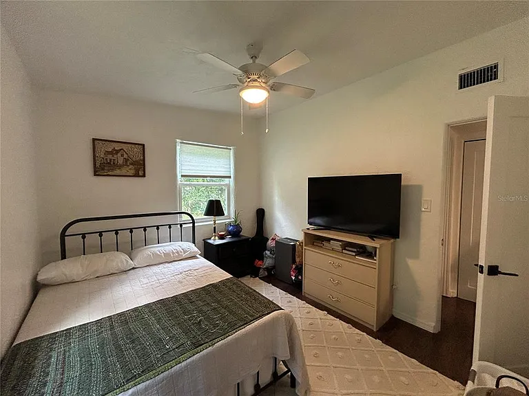 816 NE 9th Ave — Photo 12