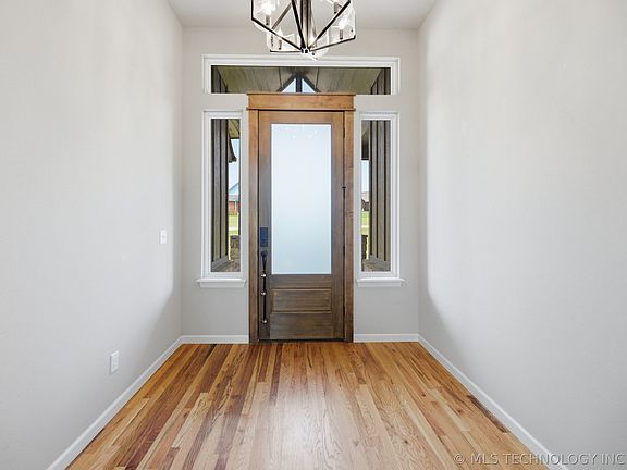 3rd image of 1820 E 45th Pl