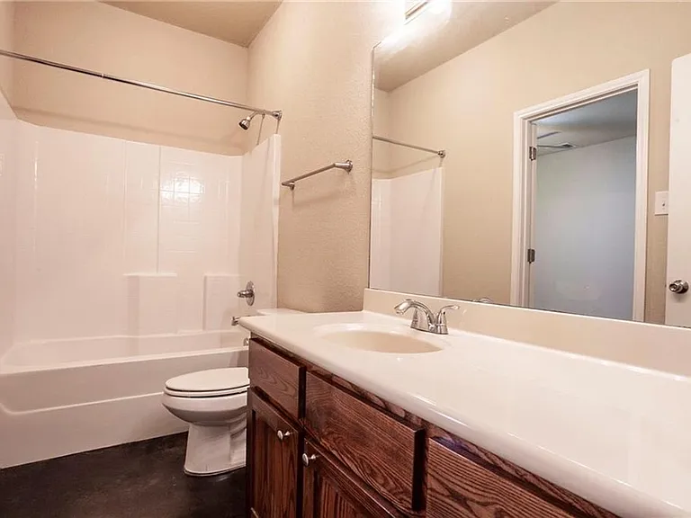 323 French Ave — Photo 11