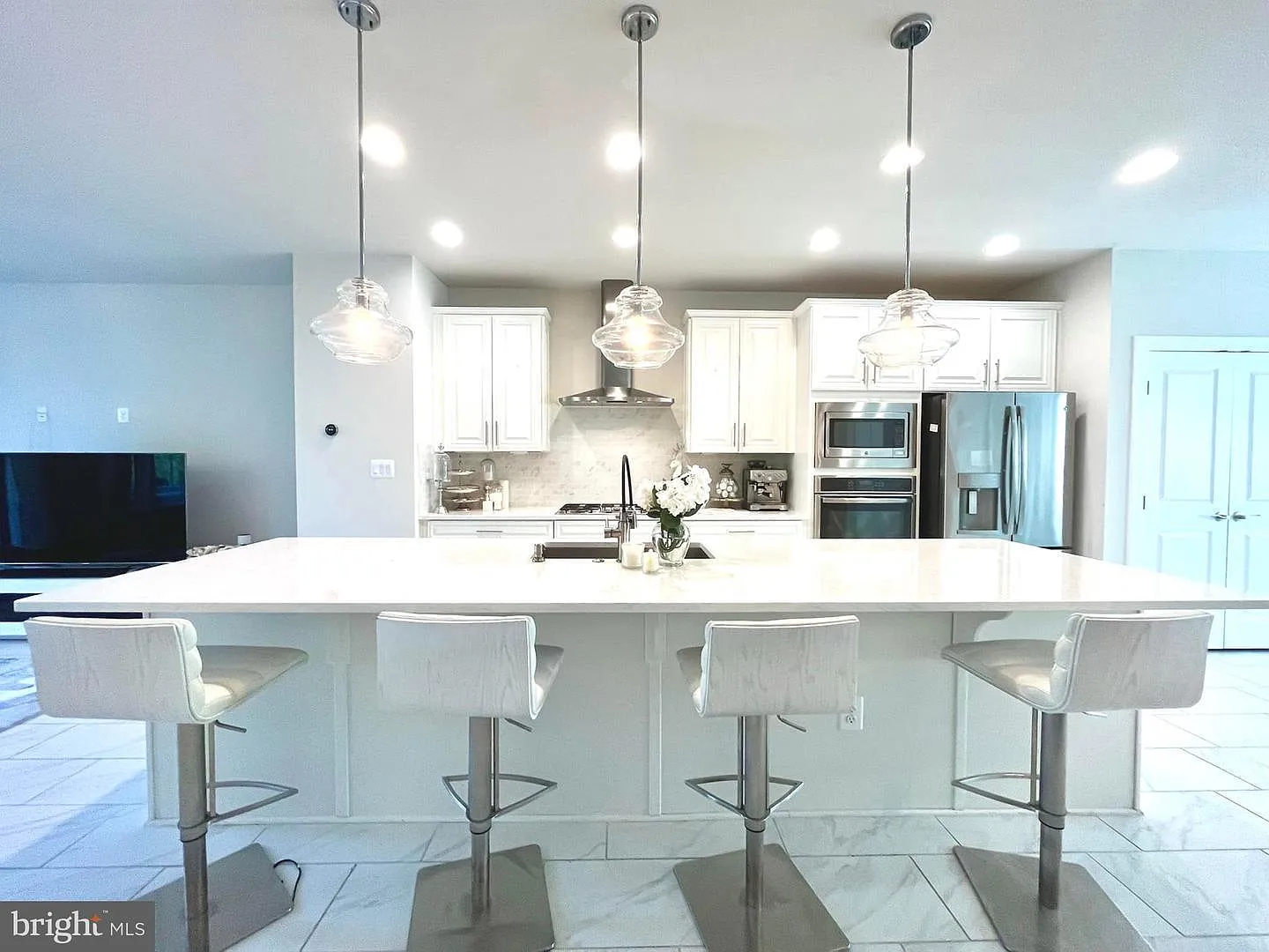 4 bed, 2922 sqft, $5,200 — Photo 2