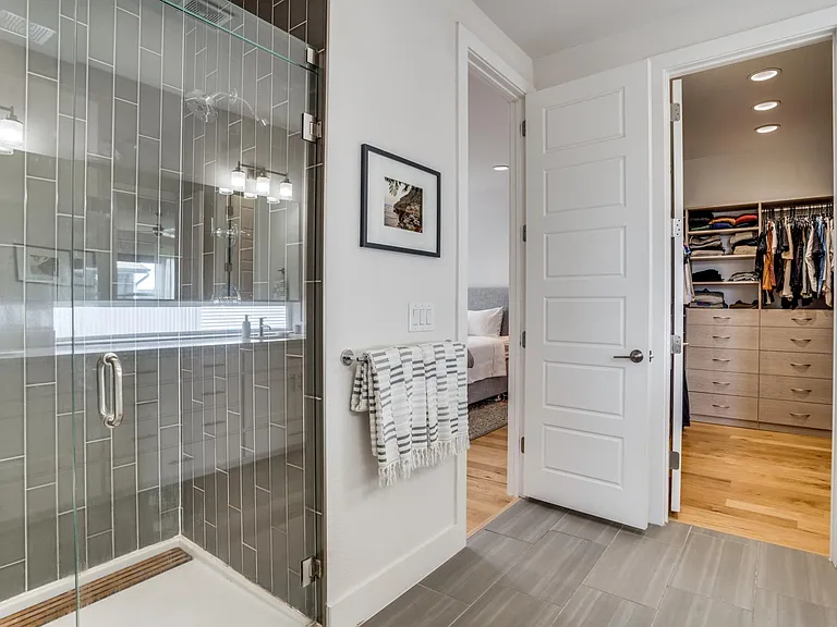 2452 Thatcher Dr — Photo 18