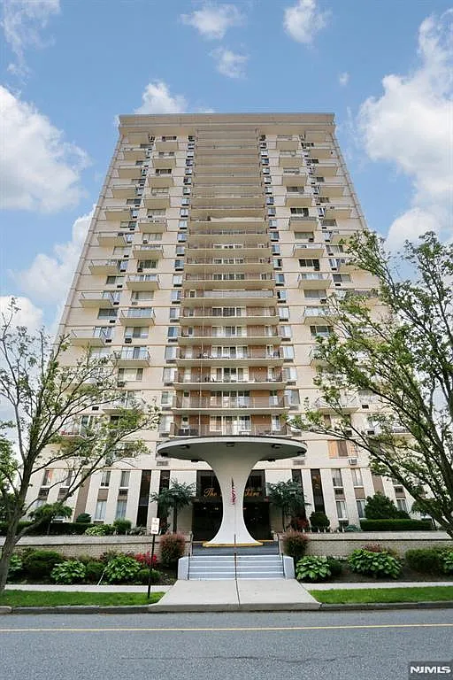 160 Overlook Ave APT 4C photo 1