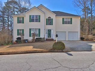 1018 Carriage Trace Cir, Stone Mountain, GA 30087