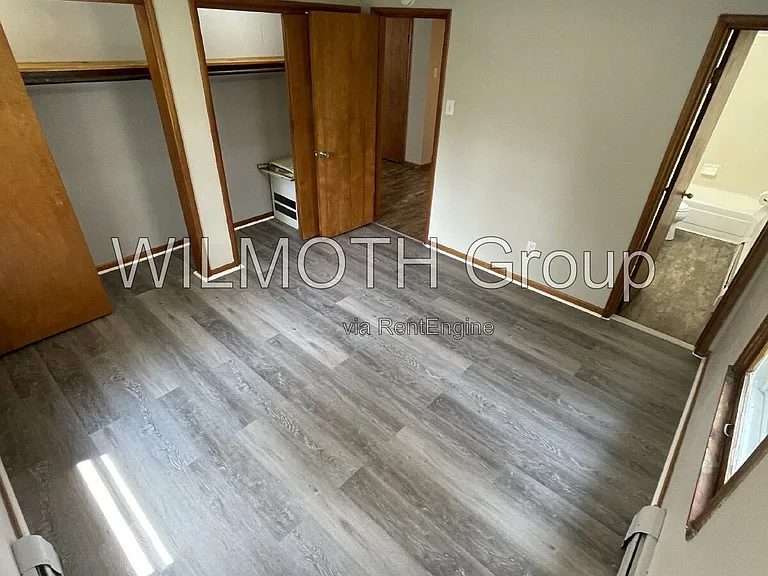 113 W 5th St #B — Photo 8