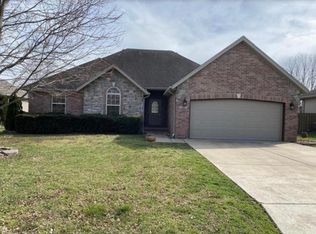 2004 E Eagle Rock Dr, Ozark, MO 65721