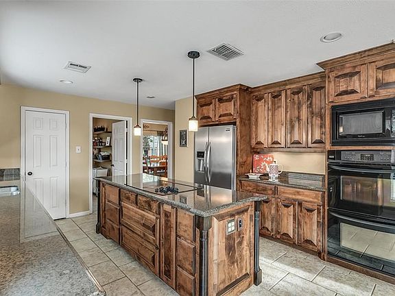 4th image of 2175 Strathmore Dr