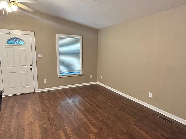 410 NE 3rd St — Photo 5