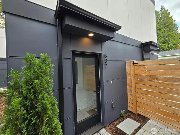 807 S Sullivan Street, Seattle, WA 98108