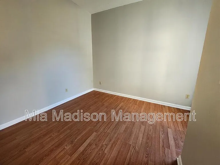 620 W Anderson Ln — Photo 10