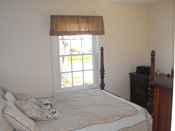 2nd image of 33 Beverly Pl