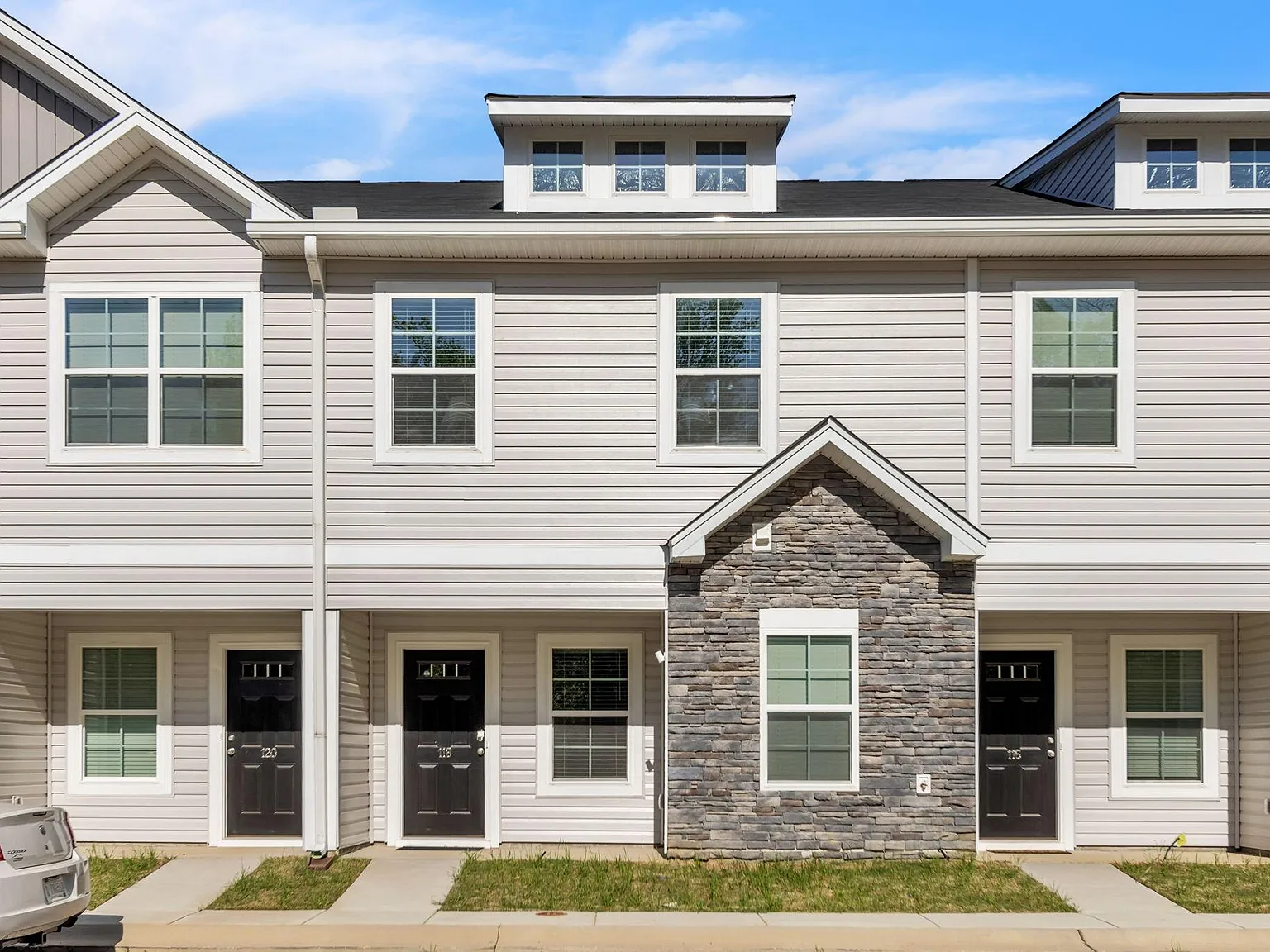 2 bed, 2.5 bath, $2,500 — Photo 1