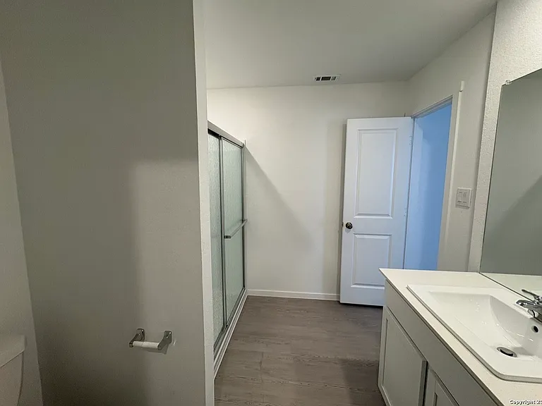 2450 Legend Hl — Photo 14