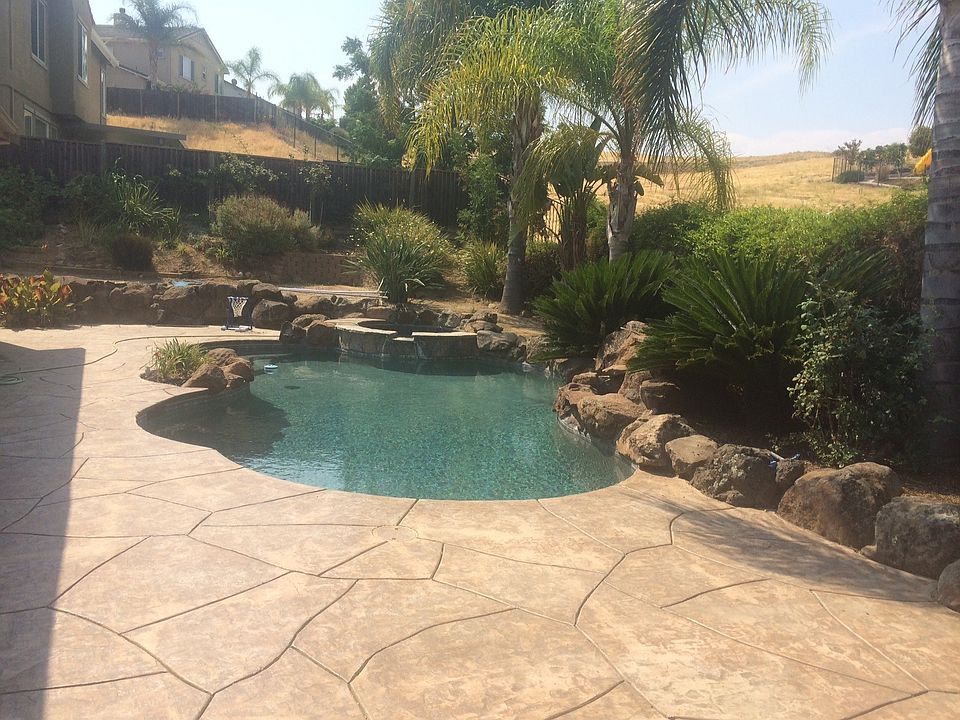 2nd image of 665 Capilano Dr
