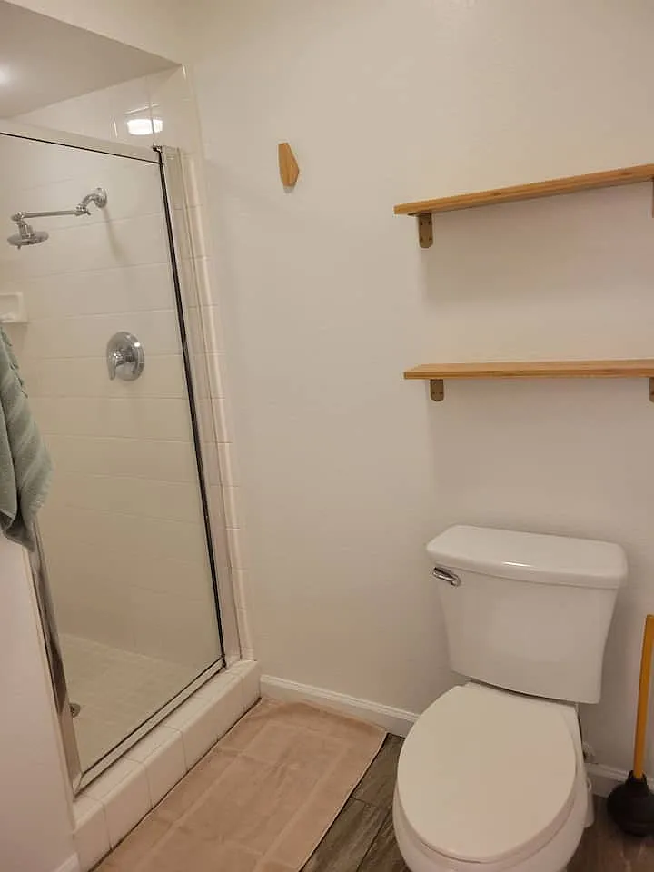 2 bed, 923 sqft, $4,100 — Photo 2