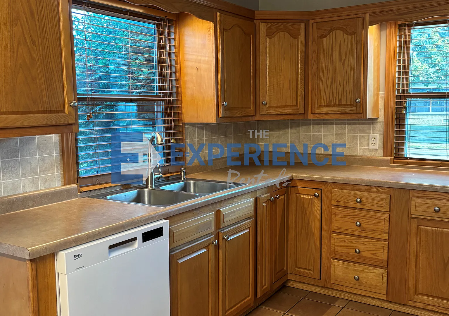 Charming 3-Bedroom Home Near Downtown & McKennan Park! Lease Term To End On Or Before 4/30/27. — Photo 4