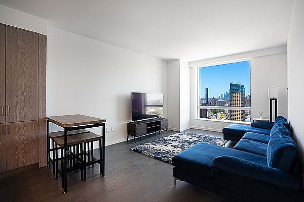 1st image of 1 City Poin APT 33D
